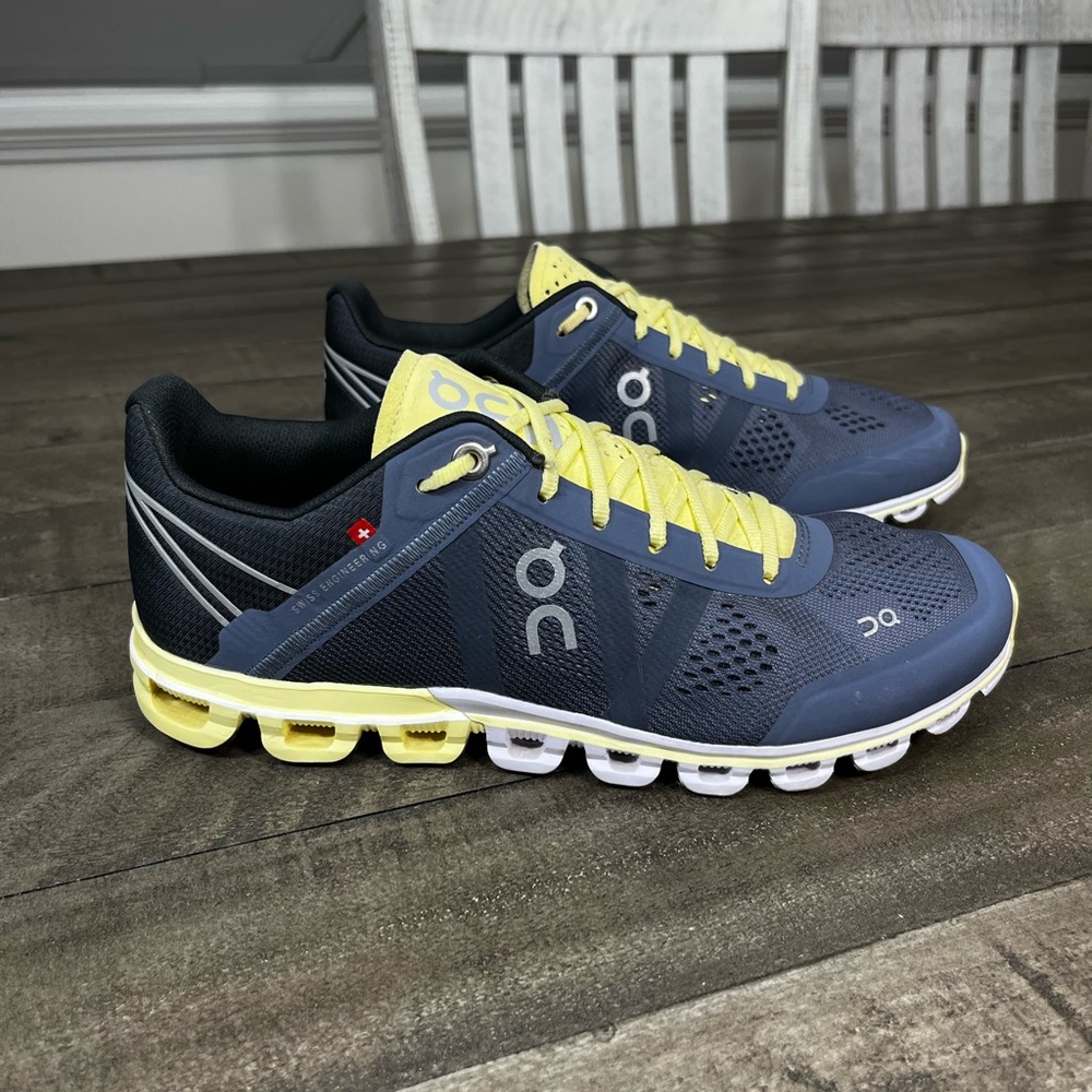 On Cloud Cloudflow Running Shoes Sz 7.5